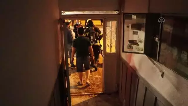 Apartmanda çıkan yangında 1 kişi dumandan etkilendi Apartmanda çıkan yangında 1 kişi dumandan etkilendi