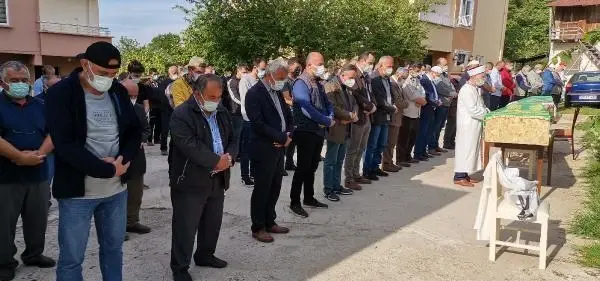 Son dakika haberleri: GİRESUN BALTAYLA ÖLDÜRDÜĞÜ ANNESİ İLE YAN YANA TOPRAĞA VERİLDİ