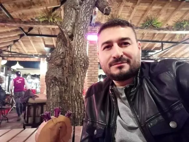 Direksiyon hakimiyetini kaybeden sürücü beton elektrik direğine çarptı: 2 ölü Direksiyon hakimiyetini kaybeden sürücü beton elektrik direğine çarptı: 2 ölü
