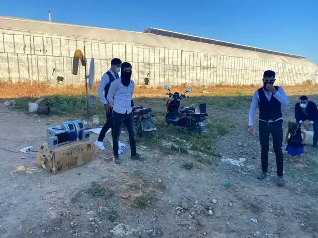 Canlı müzik eşliğinde düğüne jandarma baskını Canlı müzik eşliğinde düğüne jandarma baskını