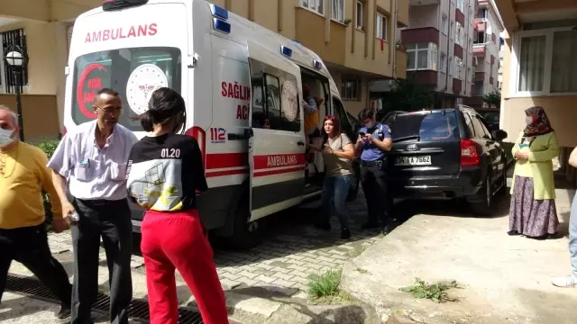 Çekmeköy'de sitede korkutan yangın: 2 kişi mahsur kaldı Çekmeköy'de sitede korkutan yangın: 2 kişi mahsur kaldı