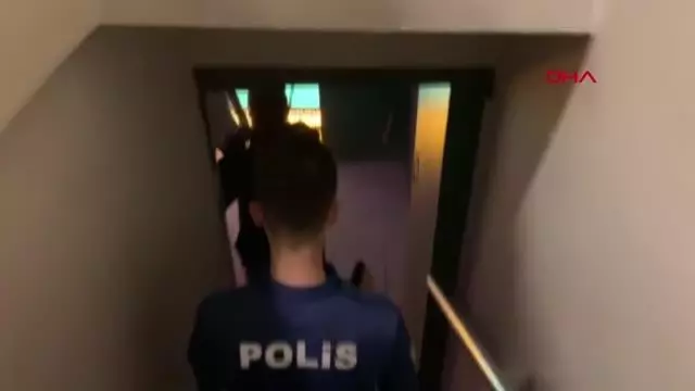DAHA ÖNCE 3 KEZ MÜHÜRLENEN EĞLENCE MEKANINA BASKIN; 45 KİŞİYE 283 BİN 500 LİRA CEZA DAHA ÖNCE 3 KEZ MÜHÜRLENEN EĞLENCE MEKANINA BASKIN; 45 KİŞİYE 283 BİN 500 LİRA CEZA