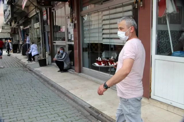 Devrek'te berber ve çay ocakları hizmet vermeye başladı Devrek'te berber ve çay ocakları hizmet vermeye başladı