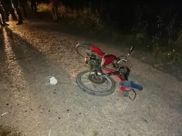 Devrilen motosikletin sürücüsü ağır yaralandı Devrilen motosikletin sürücüsü ağır yaralandı