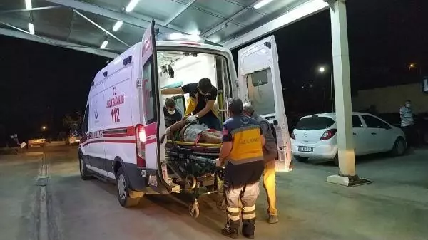 Devrilen motosikletin sürücüsü ağır yaralandı Devrilen motosikletin sürücüsü ağır yaralandı