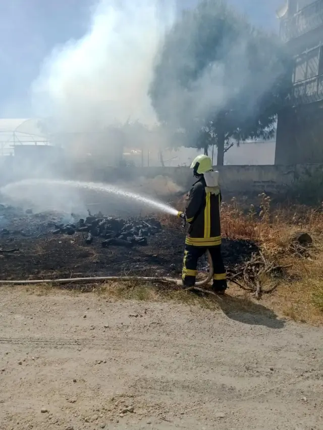 Elektrikli demir kesme makinesi bir otomobilin yanmasına neden oldu Elektrikli demir kesme makinesi bir otomobilin yanmasına neden oldu