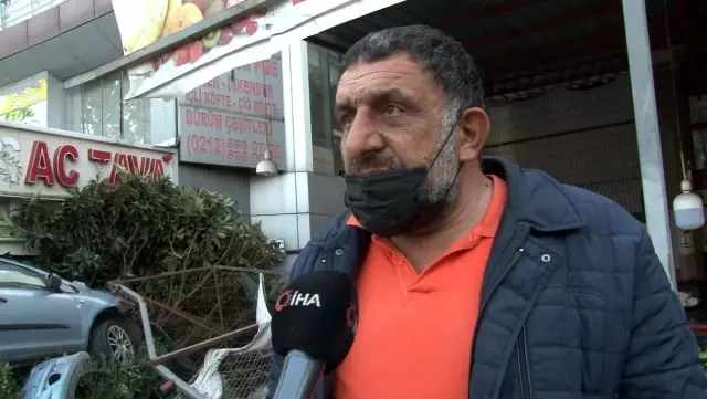Son dakika... Esenyurtta kaza sonrası ortalık savaş alanına döndü: Otomobil önce manava sonra restorana girdi Son dakika... Esenyurtta kaza sonrası ortalık savaş alanına döndü: Otomobil önce manava sonra restorana girdi