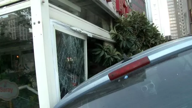 Son dakika... Esenyurtta kaza sonrası ortalık savaş alanına döndü: Otomobil önce manava sonra restorana girdi Son dakika... Esenyurtta kaza sonrası ortalık savaş alanına döndü: Otomobil önce manava sonra restorana girdi