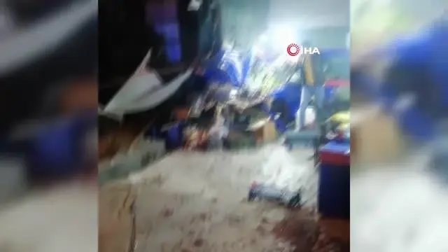 Son dakika... Esenyurtta kaza sonrası ortalık savaş alanına döndü: Otomobil önce manava sonra restorana girdi Son dakika... Esenyurtta kaza sonrası ortalık savaş alanına döndü: Otomobil önce manava sonra restorana girdi