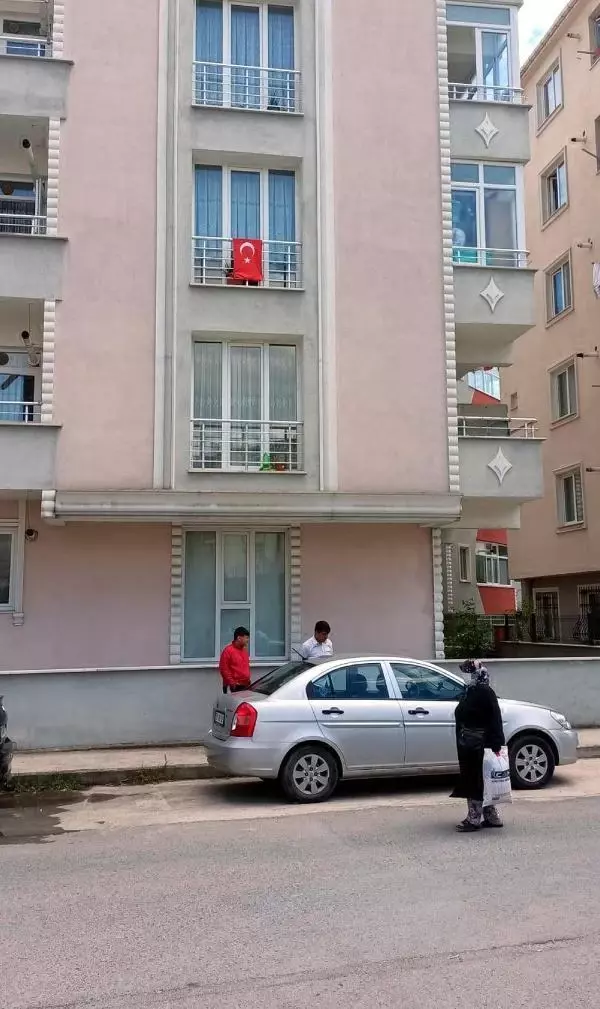 Eşiyle ayrılığından sorumlu tuttuğu kayınbiraderine mermi yağdırdı! Mermisi bitince eve dönüp pompalıyla intihar etti Eşiyle ayrılığından sorumlu tuttuğu kayınbiraderine mermi yağdırdı! Mermisi bitince eve dönüp pompalıyla intihar etti