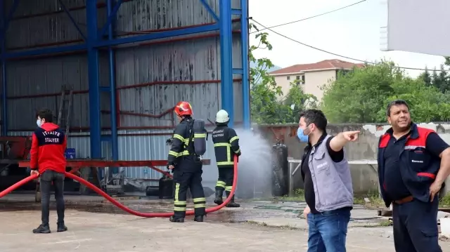 Çelik konstrüksiyon fabrikasında yangın paniği Çelik konstrüksiyon fabrikasında yangın paniği