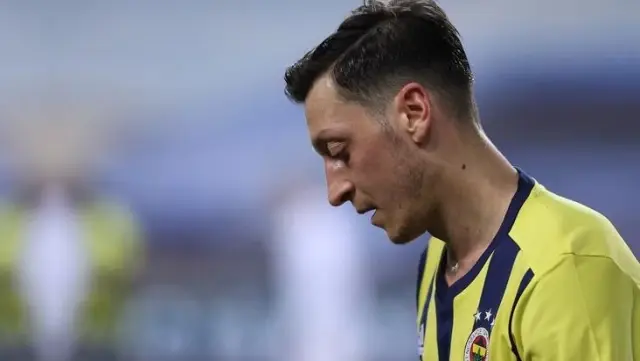 Fenerbahçe'de Mesut Özil depremi! Bakın Kayseri deplasmanına neden gitmek istememiş Fenerbahçe'de Mesut Özil depremi! Bakın Kayseri deplasmanına neden gitmek istememiş