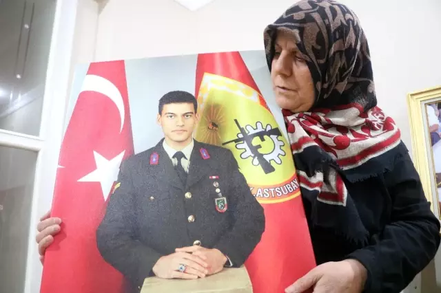 Gara şehidi Astsubay Semih Özbey'in annesi: İçimize su serpildi Gara şehidi Astsubay Semih Özbey'in annesi: İçimize su serpildi