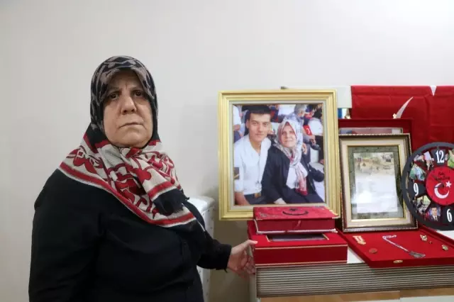 Gara şehidi Astsubay Semih Özbey'in annesi: İçimize su serpildi Gara şehidi Astsubay Semih Özbey'in annesi: İçimize su serpildi