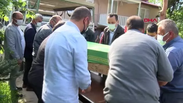 Son dakika haberleri: GİRESUN BALTAYLA ÖLDÜRDÜĞÜ ANNESİ İLE YAN YANA TOPRAĞA VERİLDİ