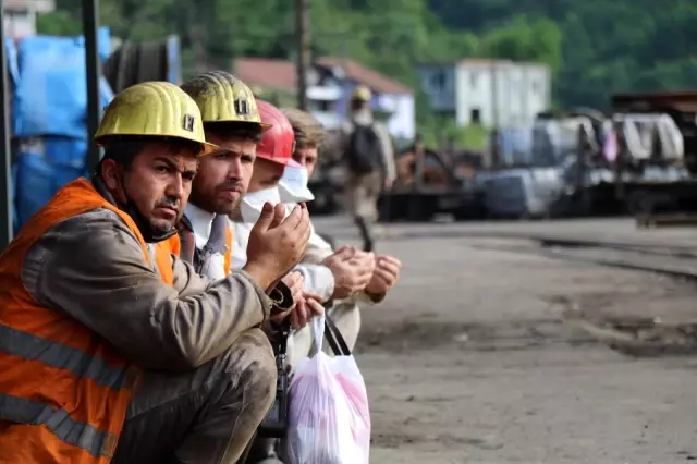 Grizu faciasında ölen 30 işçi dualarla anıldı Grizu faciasında ölen 30 işçi dualarla anıldı