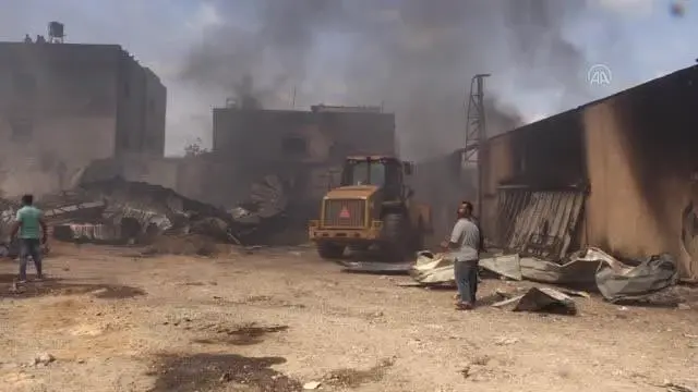 Son dakika... İsrail savaş uçakları Gazze'de bir sünger fabrikasını vurdu Son dakika... İsrail savaş uçakları Gazze'de bir sünger fabrikasını vurdu