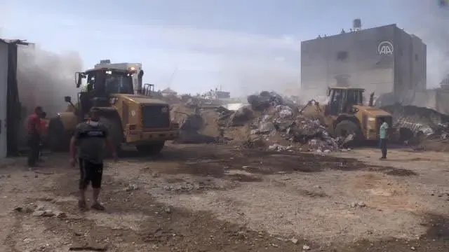 Son dakika... İsrail savaş uçakları Gazze'de bir sünger fabrikasını vurdu Son dakika... İsrail savaş uçakları Gazze'de bir sünger fabrikasını vurdu