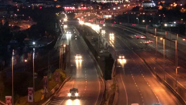 17 günlük tam kapanma sona erdi: İzmir'de hareketlilik başladı 17 günlük tam kapanma sona erdi: İzmir'de hareketlilik başladı
