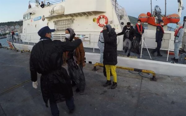 İzmir'de 103 kaçak göçmen kurtarıldı