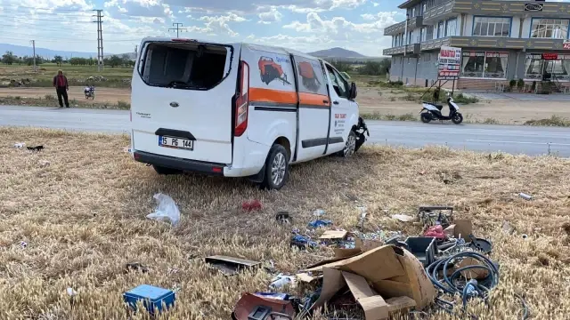 Önce çarptı, sonra takla attı Önce çarptı, sonra takla attı