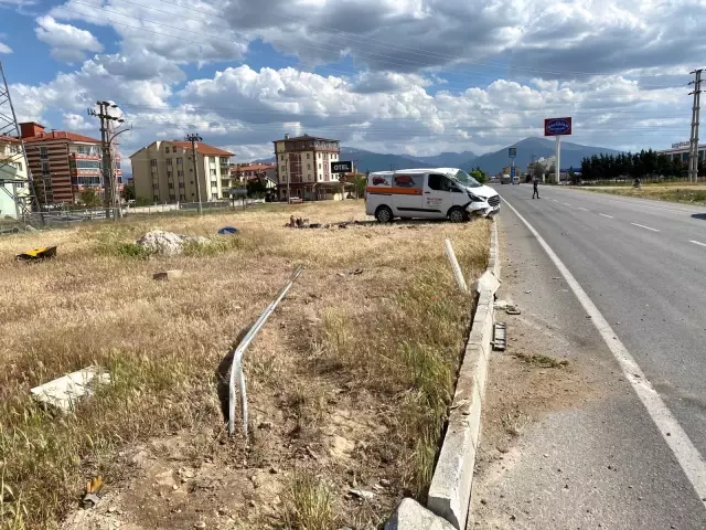 Önce çarptı, sonra takla attı Önce çarptı, sonra takla attı