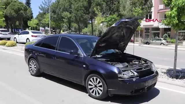 OTOMOBİL ÇARPAN İKİ ARKADAŞTAN 1'İ ÖLDÜ, DİĞERİ YARALANDI OTOMOBİL ÇARPAN İKİ ARKADAŞTAN 1'İ ÖLDÜ, DİĞERİ YARALANDI