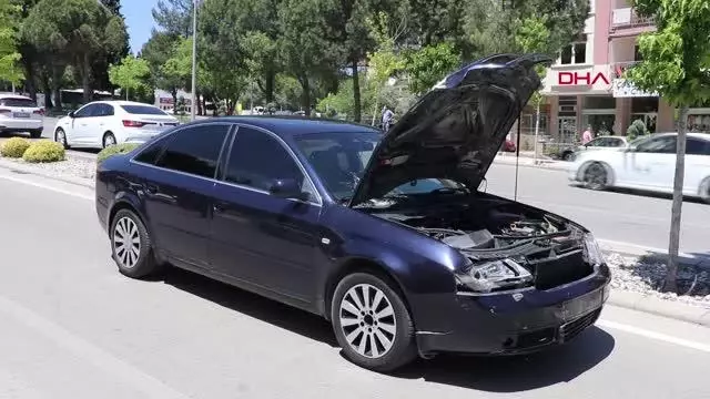 OTOMOBİL ÇARPAN İKİ ARKADAŞTAN 1'İ ÖLDÜ, DİĞERİ YARALANDI OTOMOBİL ÇARPAN İKİ ARKADAŞTAN 1'İ ÖLDÜ, DİĞERİ YARALANDI