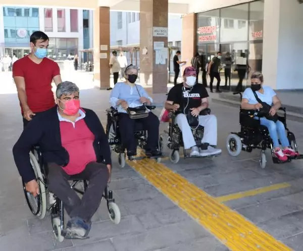 Son dakika haber: REKTÖRÜN 'ENFLASYON- ENGELLİ ÇOCUK' BENZETMESİNE, ENGELLİLERDEN SUÇ DUYURUSU Son dakika haber: REKTÖRÜN 'ENFLASYON- ENGELLİ ÇOCUK' BENZETMESİNE, ENGELLİLERDEN SUÇ DUYURUSU