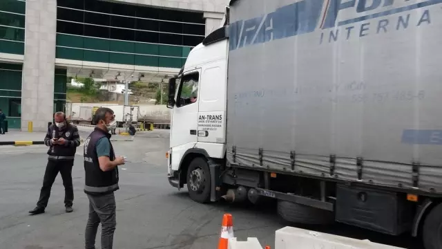 Uzun kuyrukların meydana geldiği Sarp Sınır Kapısı'nda tır trafiği normale döndü