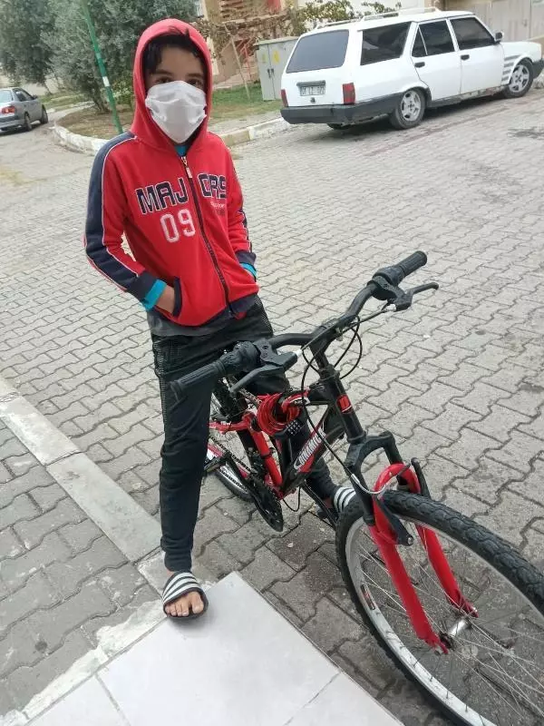 SOKAĞA DADANAN HIRSIZLAR, BU KEZ CAN'A ÖĞRETMENİNİN HEDİYE ETTİĞİ BİSİKLETİ ÇALDI SOKAĞA DADANAN HIRSIZLAR, BU KEZ CAN'A ÖĞRETMENİNİN HEDİYE ETTİĞİ BİSİKLETİ ÇALDI