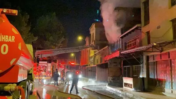 SON BİR AYDA İKİNCİ KEZ YANGIN ÇIKAN İŞ YERİ, KULLANILMAZ HALE GELDİ SON BİR AYDA İKİNCİ KEZ YANGIN ÇIKAN İŞ YERİ, KULLANILMAZ HALE GELDİ