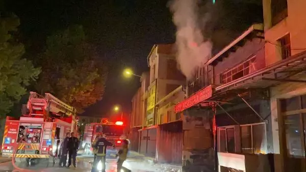Son bir ayda ikinci kez yangın çıkan iş yeri, kullanılmaz hale geldi Son bir ayda ikinci kez yangın çıkan iş yeri, kullanılmaz hale geldi