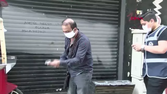 TAKSİM'DE 10 BİN DOLARI GASBEDİLEN UMMANLI TURİSTİN GÖZYAŞLARI TAKSİM'DE 10 BİN DOLARI GASBEDİLEN UMMANLI TURİSTİN GÖZYAŞLARI