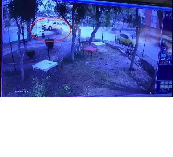 TAKSİNİN 2 KİŞİYE ÇARPIP NEHRE UÇTUĞU KAZA KAMERADA TAKSİNİN 2 KİŞİYE ÇARPIP NEHRE UÇTUĞU KAZA KAMERADA