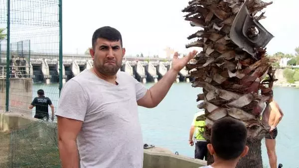 TAKSİNİN 2 KİŞİYE ÇARPIP NEHRE UÇTUĞU KAZA KAMERADA TAKSİNİN 2 KİŞİYE ÇARPIP NEHRE UÇTUĞU KAZA KAMERADA