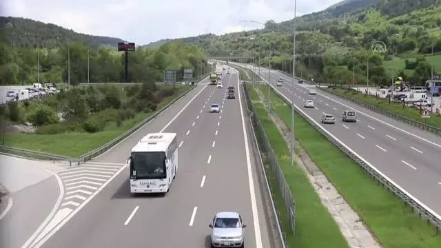 'Tam kapanma'nın sona ermesiyle İstanbul'a dönüş yolculuğu başladı 'Tam kapanma'nın sona ermesiyle İstanbul'a dönüş yolculuğu başladı