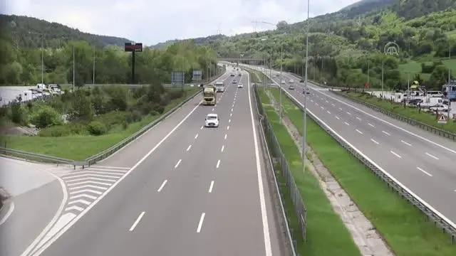 'Tam kapanma'nın sona ermesiyle İstanbul'a dönüş yolculuğu başladı
