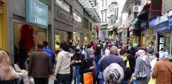 Trabzon: Trabzon'da kademeli normalleşmenin ilk gününde şehir merkezinde adım atacak yer kalmadı Trabzon: Trabzon'da kademeli normalleşmenin ilk gününde şehir merkezinde adım atacak yer kalmadı
