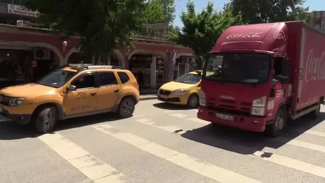 Trakya'da taksi ve dolmuşlar kademeli normalleşmenin ilk gününde denetlendi Trakya'da taksi ve dolmuşlar kademeli normalleşmenin ilk gününde denetlendi