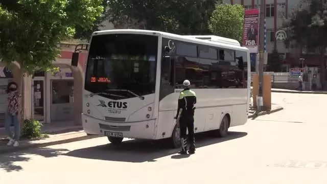 Trakya'da taksi ve dolmuşlar kademeli normalleşmenin ilk gününde denetlendi Trakya'da taksi ve dolmuşlar kademeli normalleşmenin ilk gününde denetlendi
