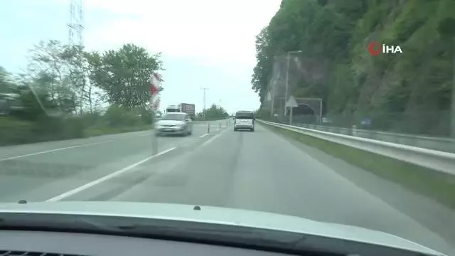 Uzun kuyrukların meydana geldiği Sarp Sınır Kapısı'nda tır trafiği normale döndü