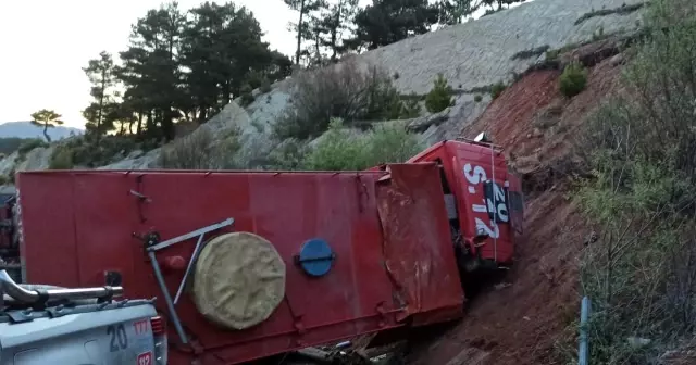 Yangına giden arazöz devrildi; 2 yaralı Yangına giden arazöz devrildi; 2 yaralı
