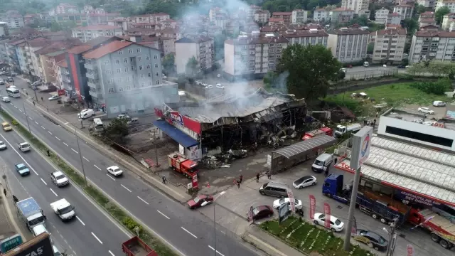 Son dakika haberi... Yangının boyutu gün ağarınca ortaya çıktı Son dakika haberi... Yangının boyutu gün ağarınca ortaya çıktı