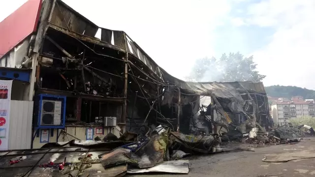 Son dakika haberi... Yangının boyutu gün ağarınca ortaya çıktı Son dakika haberi... Yangının boyutu gün ağarınca ortaya çıktı