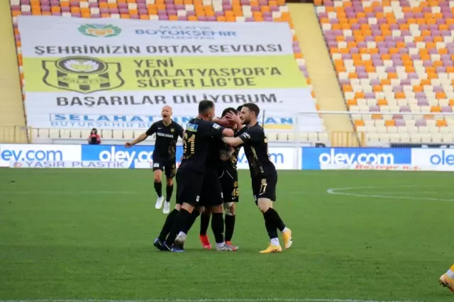 Yeni Malatyaspor'da 14 futbolcunun sözleşmesi bitiyor Yeni Malatyaspor'da 14 futbolcunun sözleşmesi bitiyor