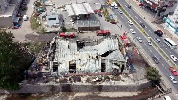 ZONGULDAK'TA YANAN MARKET HAVADAN GÖRÜNTÜLENDİ ZONGULDAK'TA YANAN MARKET HAVADAN GÖRÜNTÜLENDİ