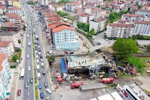 ZONGULDAK'TA YANAN MARKET HAVADAN GÖRÜNTÜLENDİ ZONGULDAK'TA YANAN MARKET HAVADAN GÖRÜNTÜLENDİ