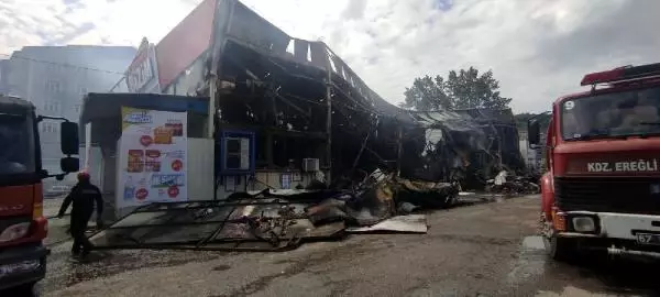 ZONGULDAK'TA YANAN MARKET HAVADAN GÖRÜNTÜLENDİ ZONGULDAK'TA YANAN MARKET HAVADAN GÖRÜNTÜLENDİ