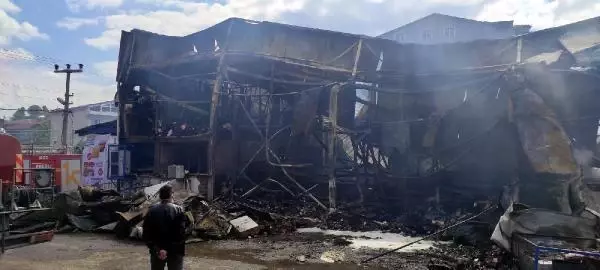 ZONGULDAK'TA YANAN MARKET HAVADAN GÖRÜNTÜLENDİ ZONGULDAK'TA YANAN MARKET HAVADAN GÖRÜNTÜLENDİ
